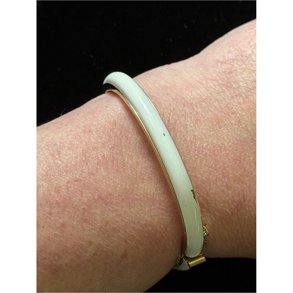 Vintage 1960s-70s White Enamel Hinged Bangle Bracelet Gold Tone Safety Chain